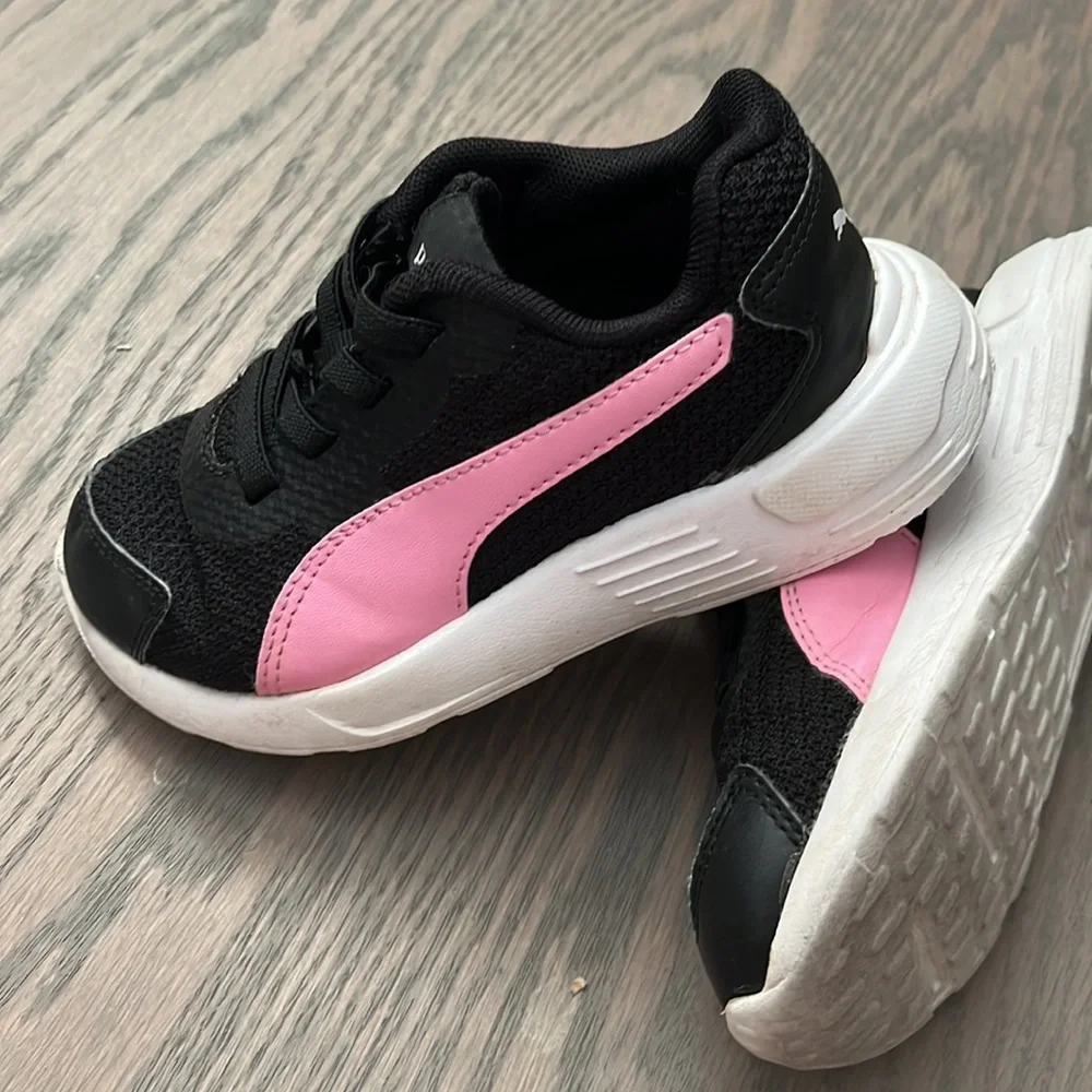 Girls Puma Shoes - Picture 6 of 7